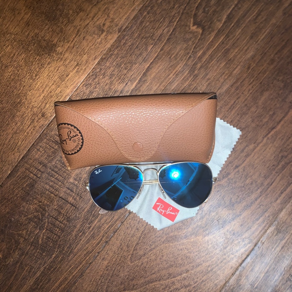 Ray-Bans blue aviators